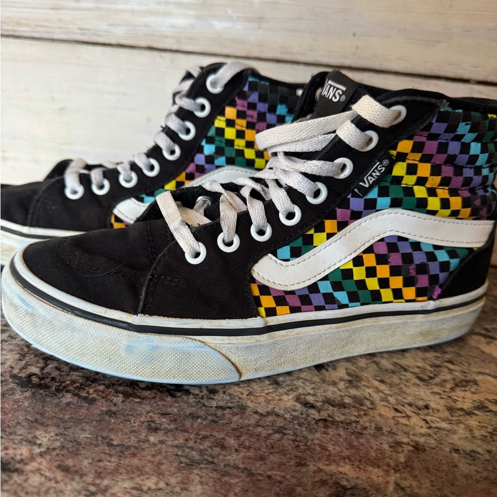 Vans- Rainbow checkered high top